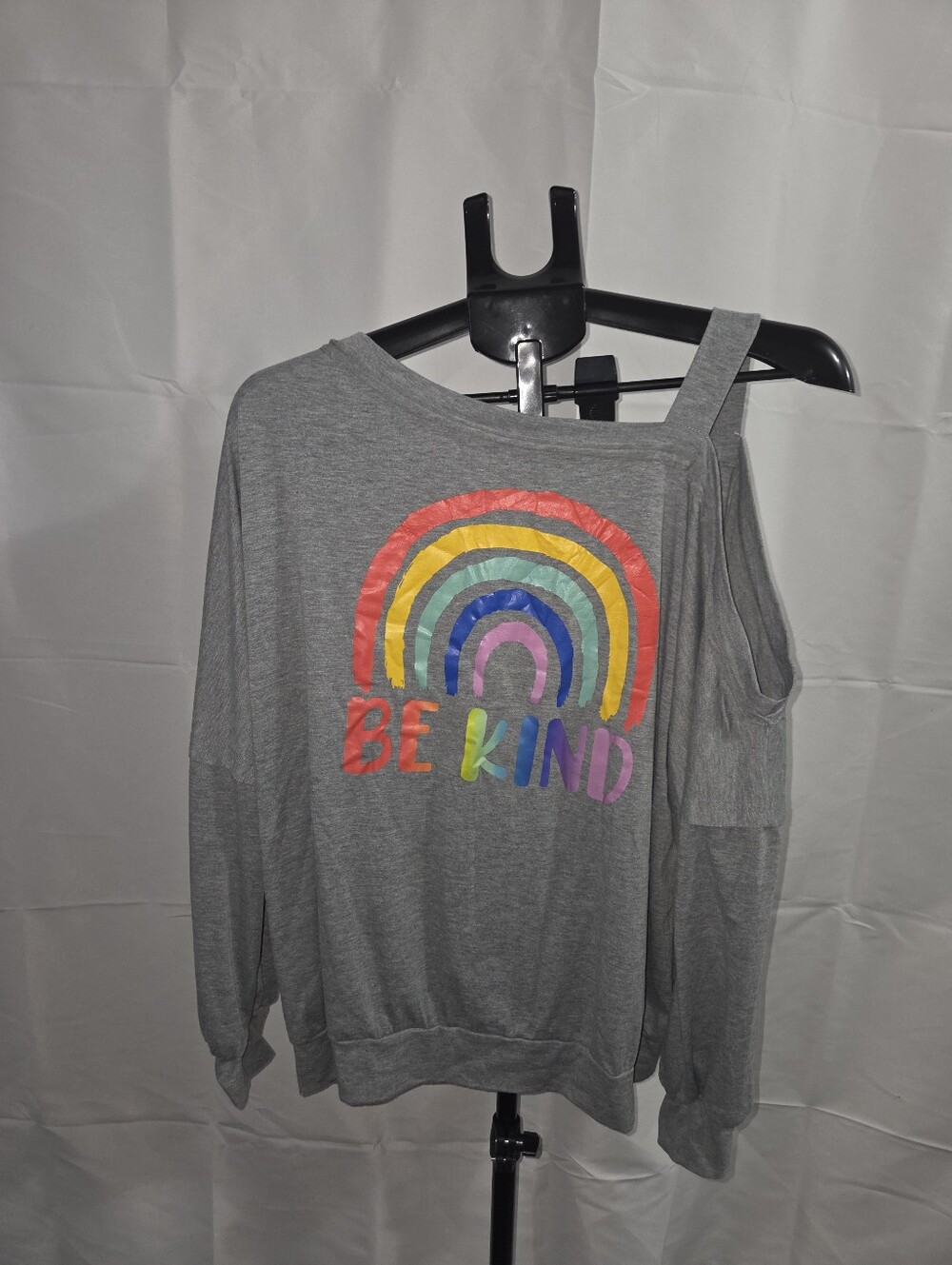 Women’s 2XL Gray Be Kind Rainbow Off Shoulder Graphic Sweatshirt Positive Messag